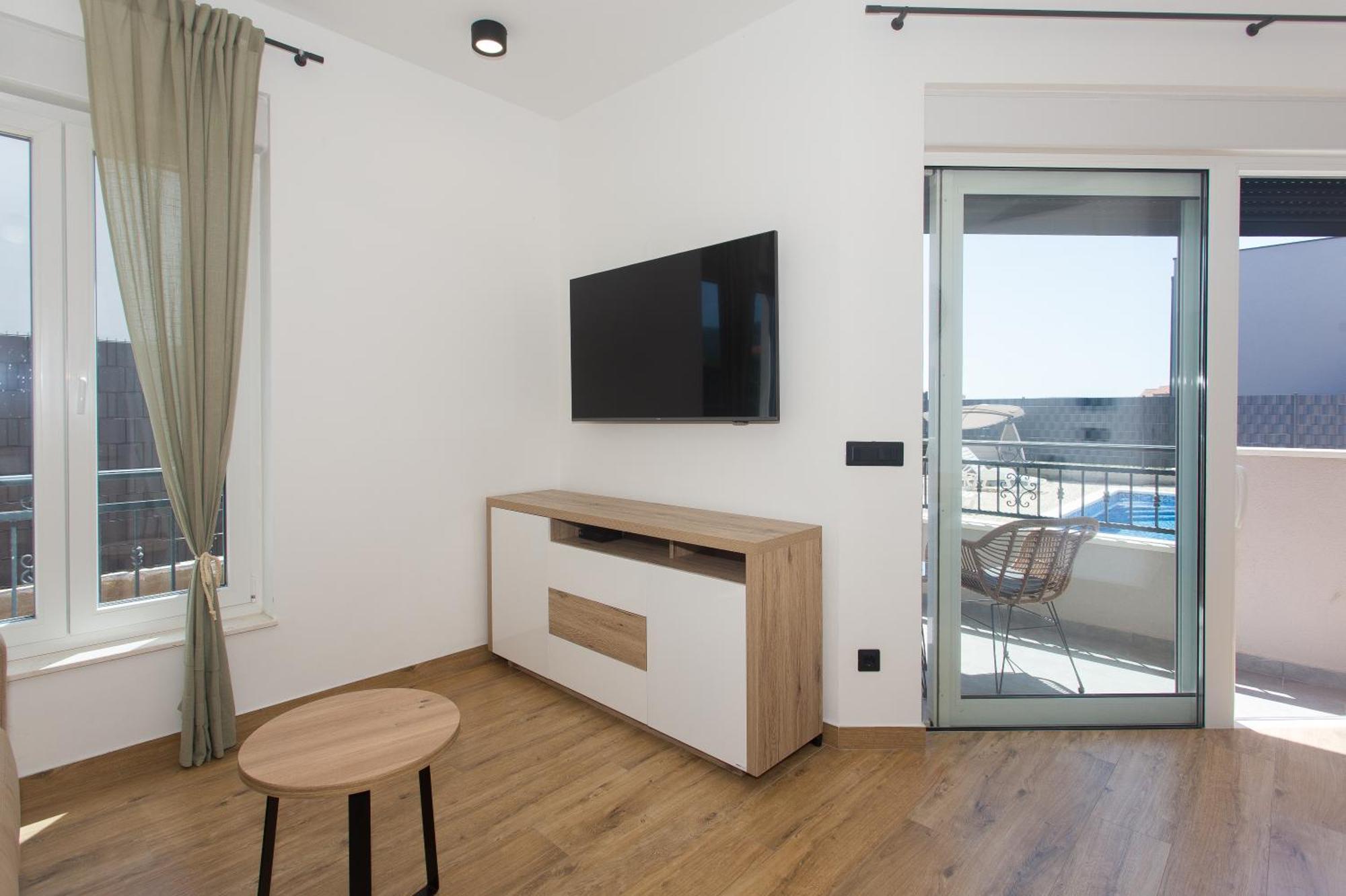 Modern With Swimming Pool Appartement Kaštela